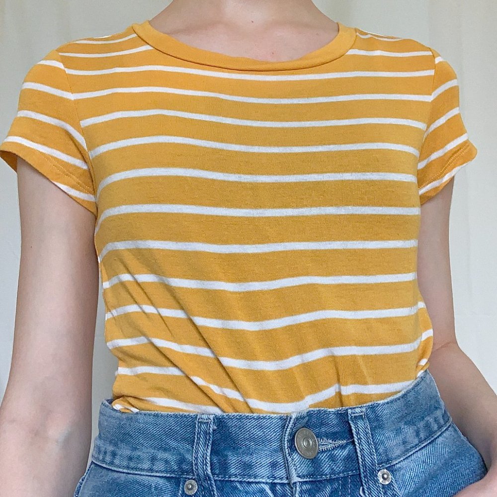 💛American Eagle Yellow Striped Tee💛